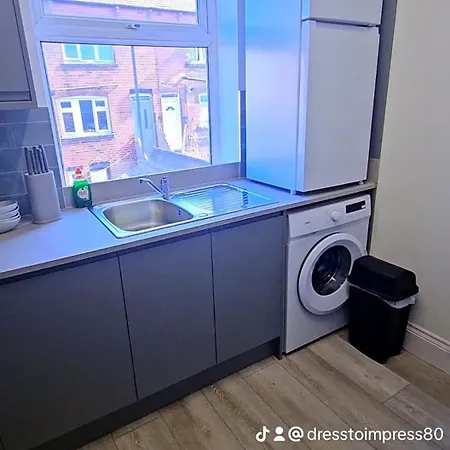 Dress To Impress Apartment Leeds (West Yorkshire)